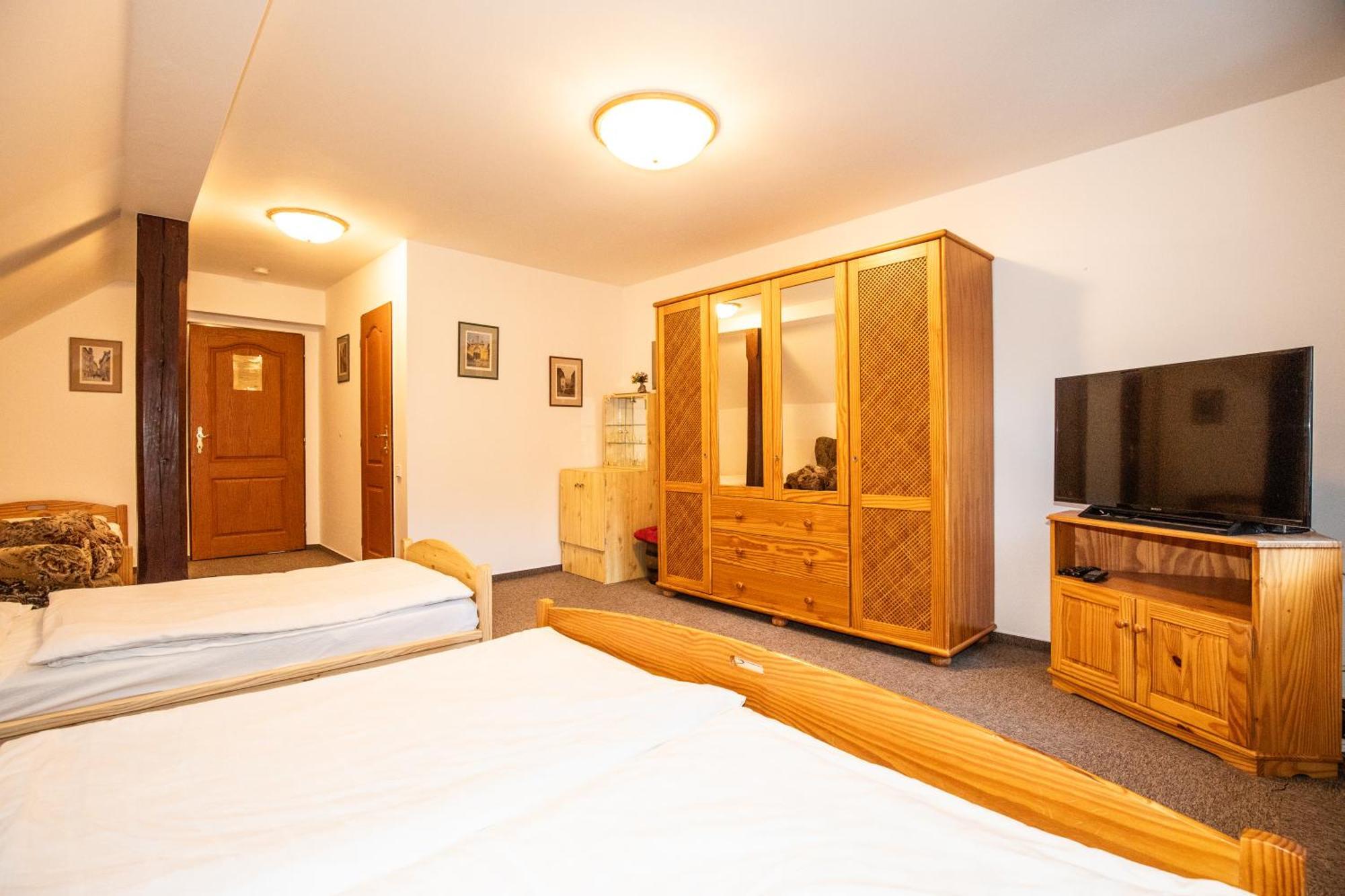 Resort U Jelena Křivoklát Buitenkant foto