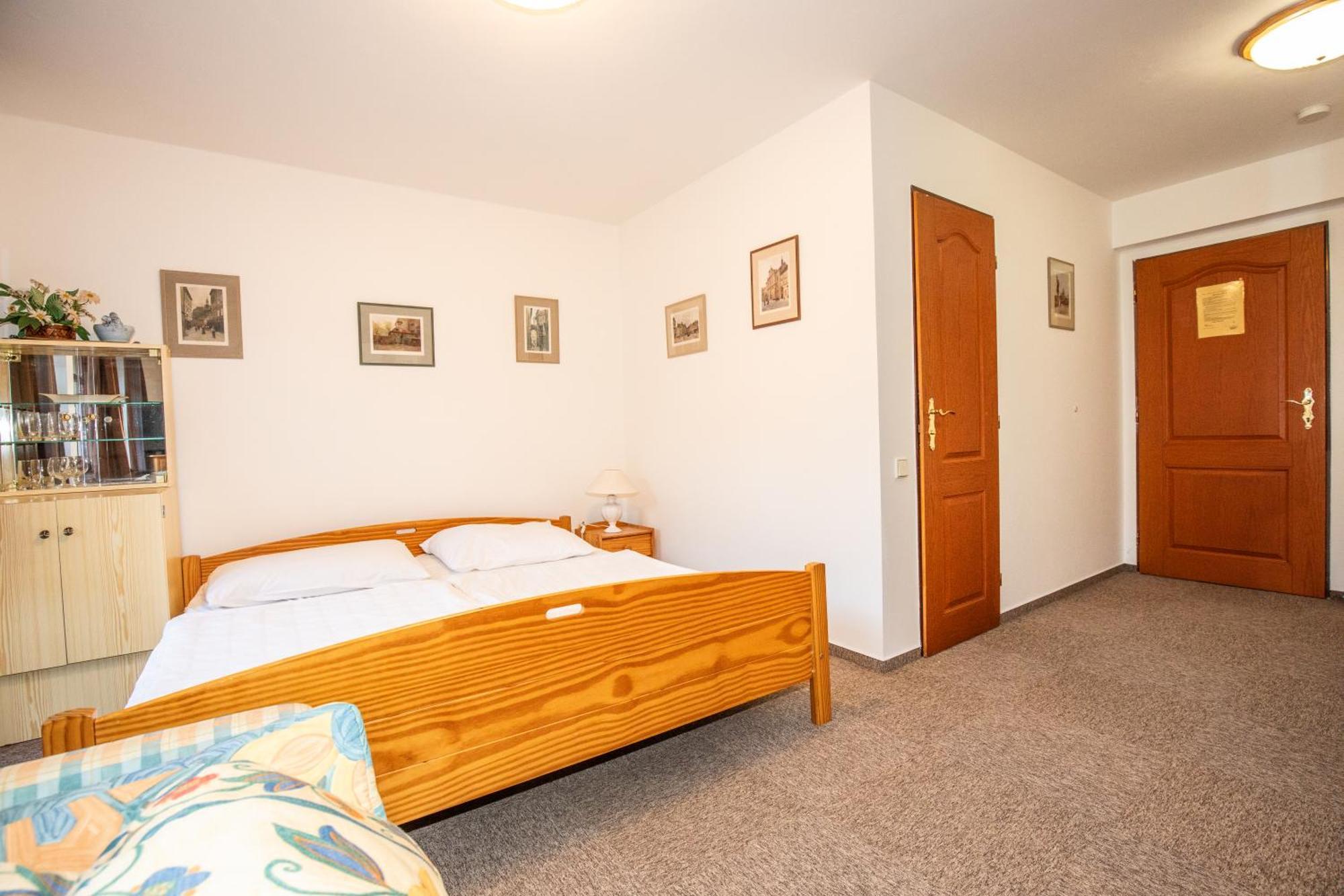 Resort U Jelena Křivoklát Kamer foto