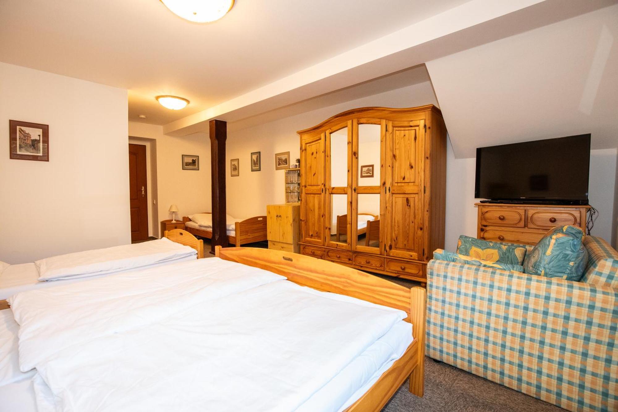 Resort U Jelena Křivoklát Buitenkant foto