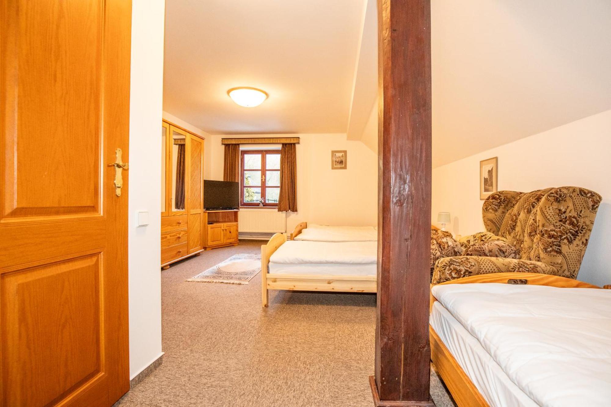 Resort U Jelena Křivoklát Kamer foto