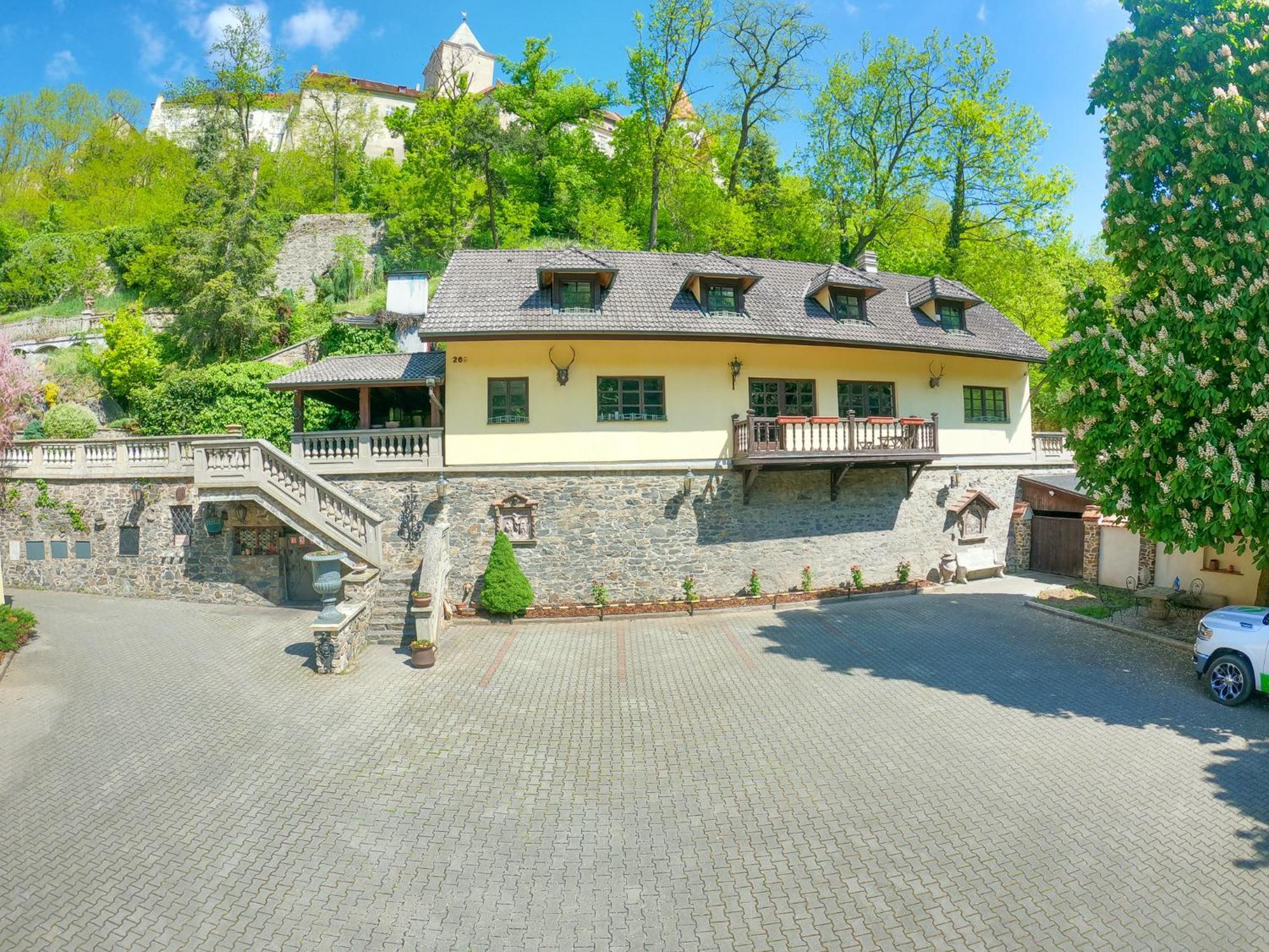 Resort U Jelena Křivoklát Buitenkant foto