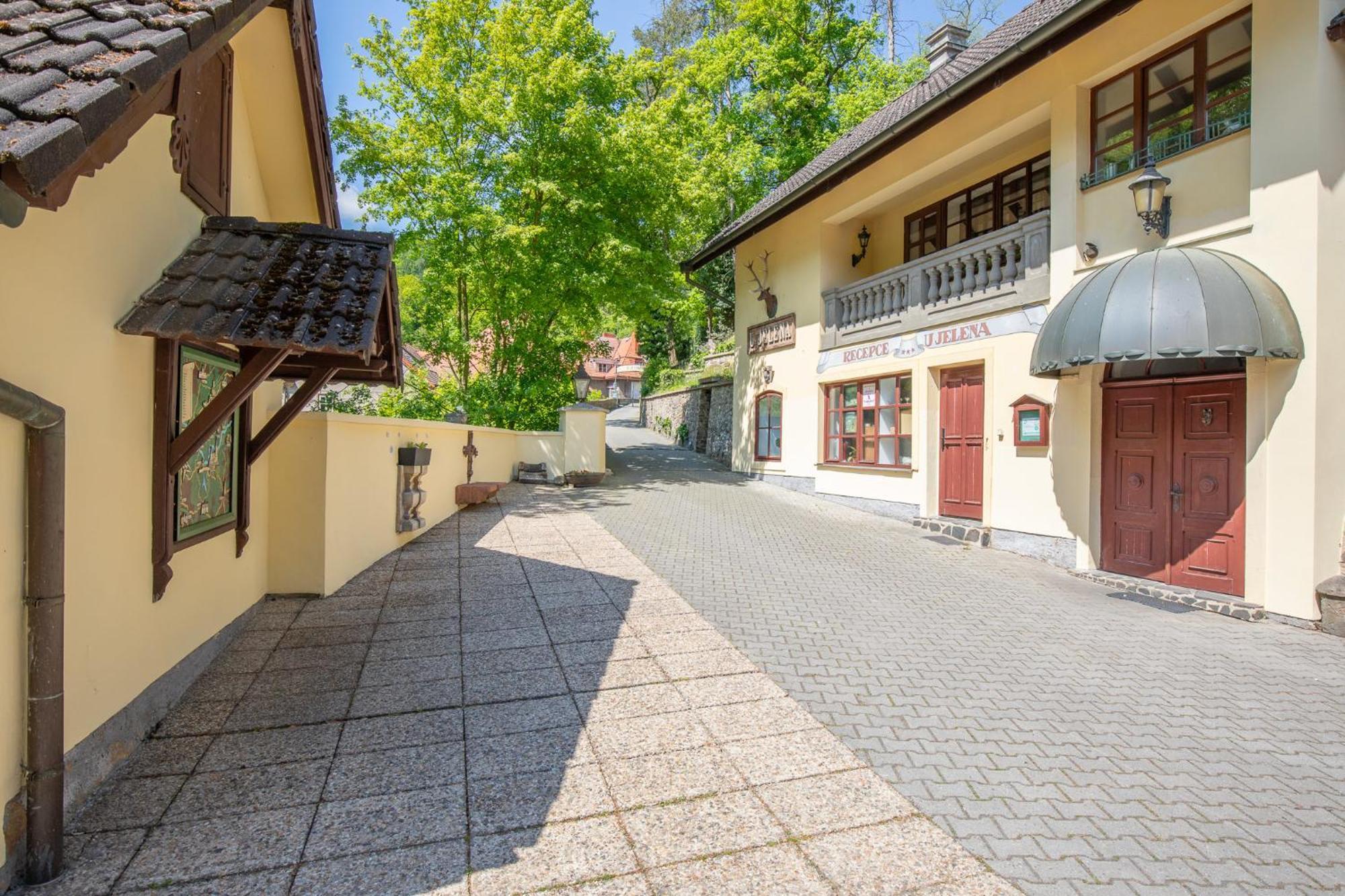 Resort U Jelena Křivoklát Buitenkant foto