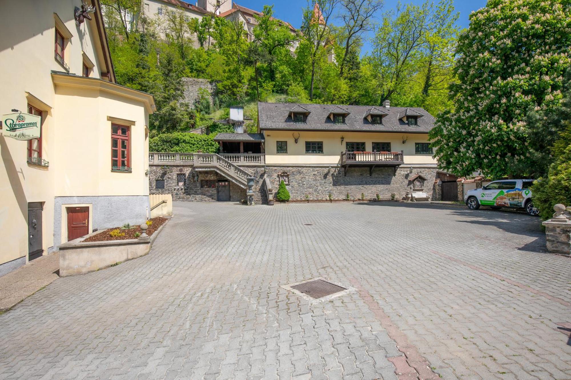 Resort U Jelena Křivoklát Buitenkant foto
