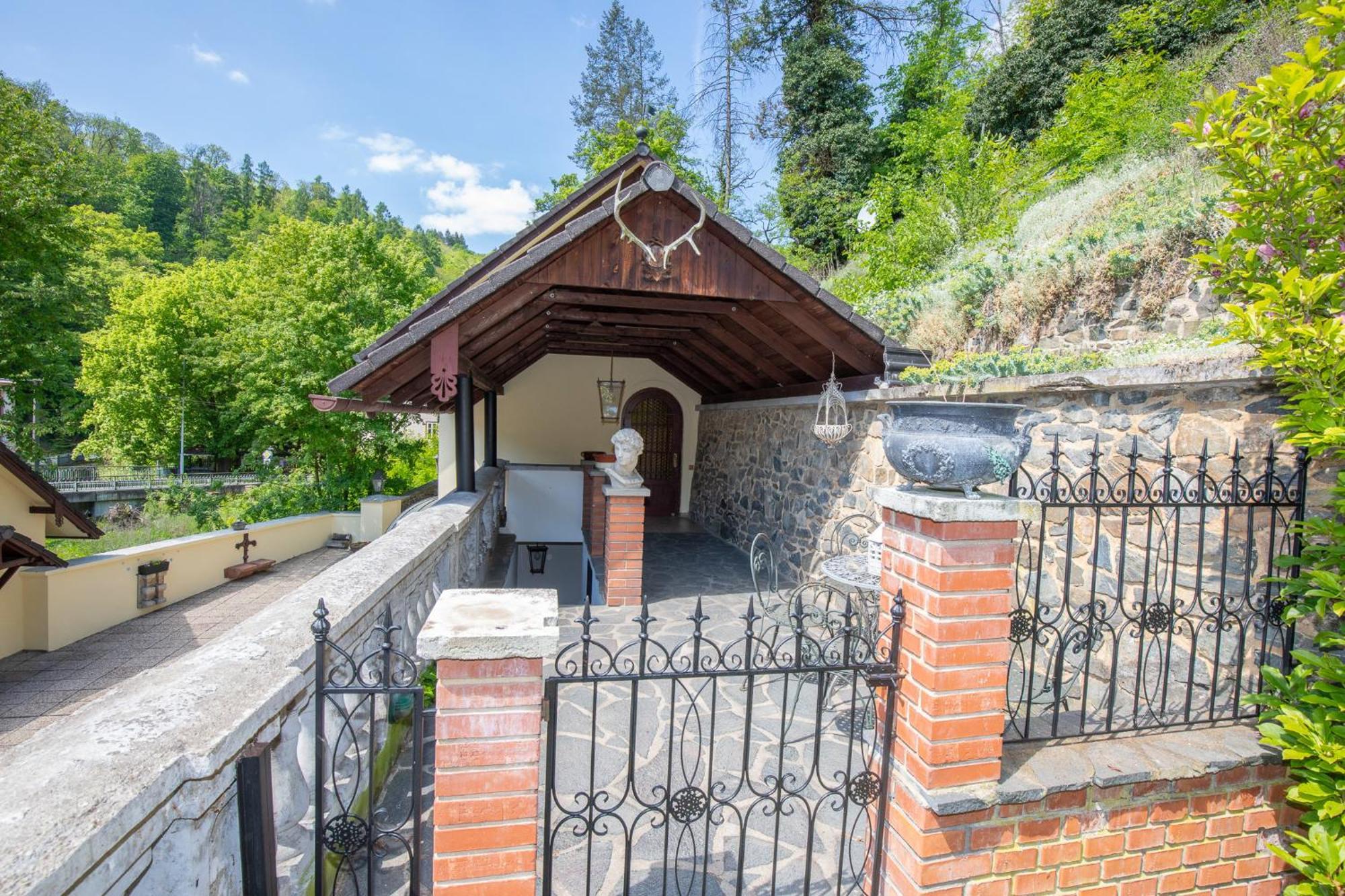 Resort U Jelena Křivoklát Buitenkant foto