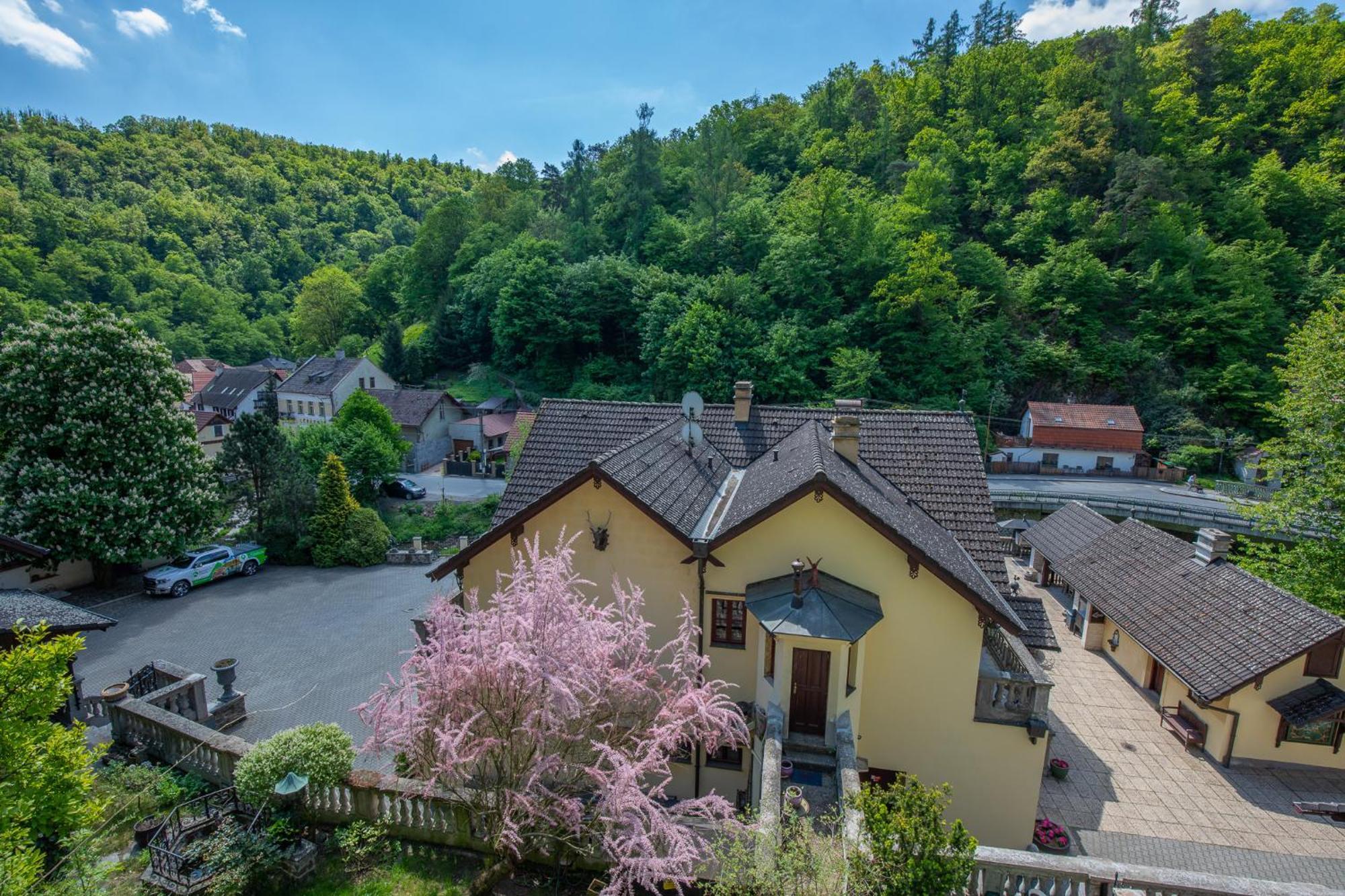 Resort U Jelena Křivoklát Buitenkant foto