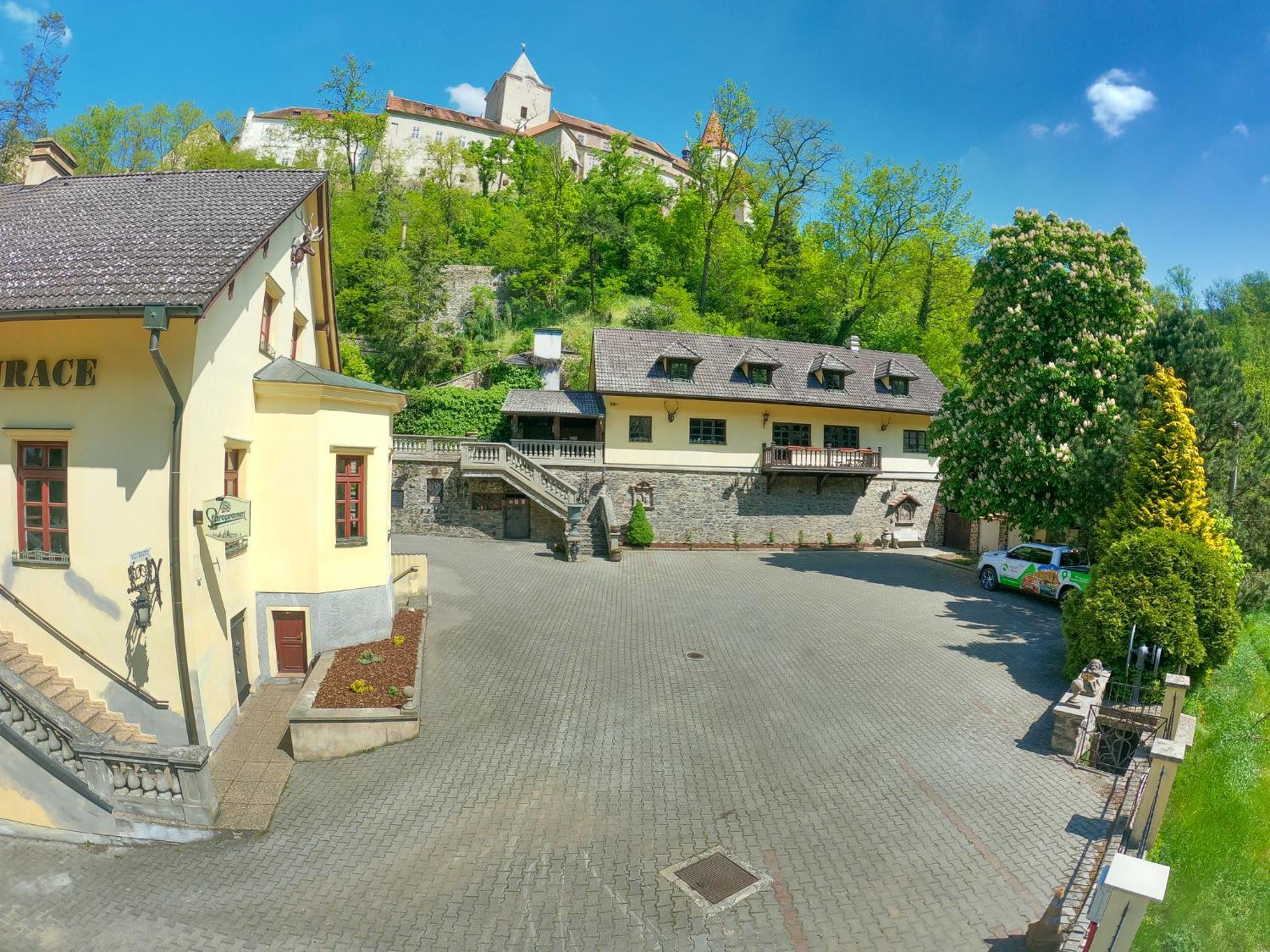 Resort U Jelena Křivoklát Buitenkant foto