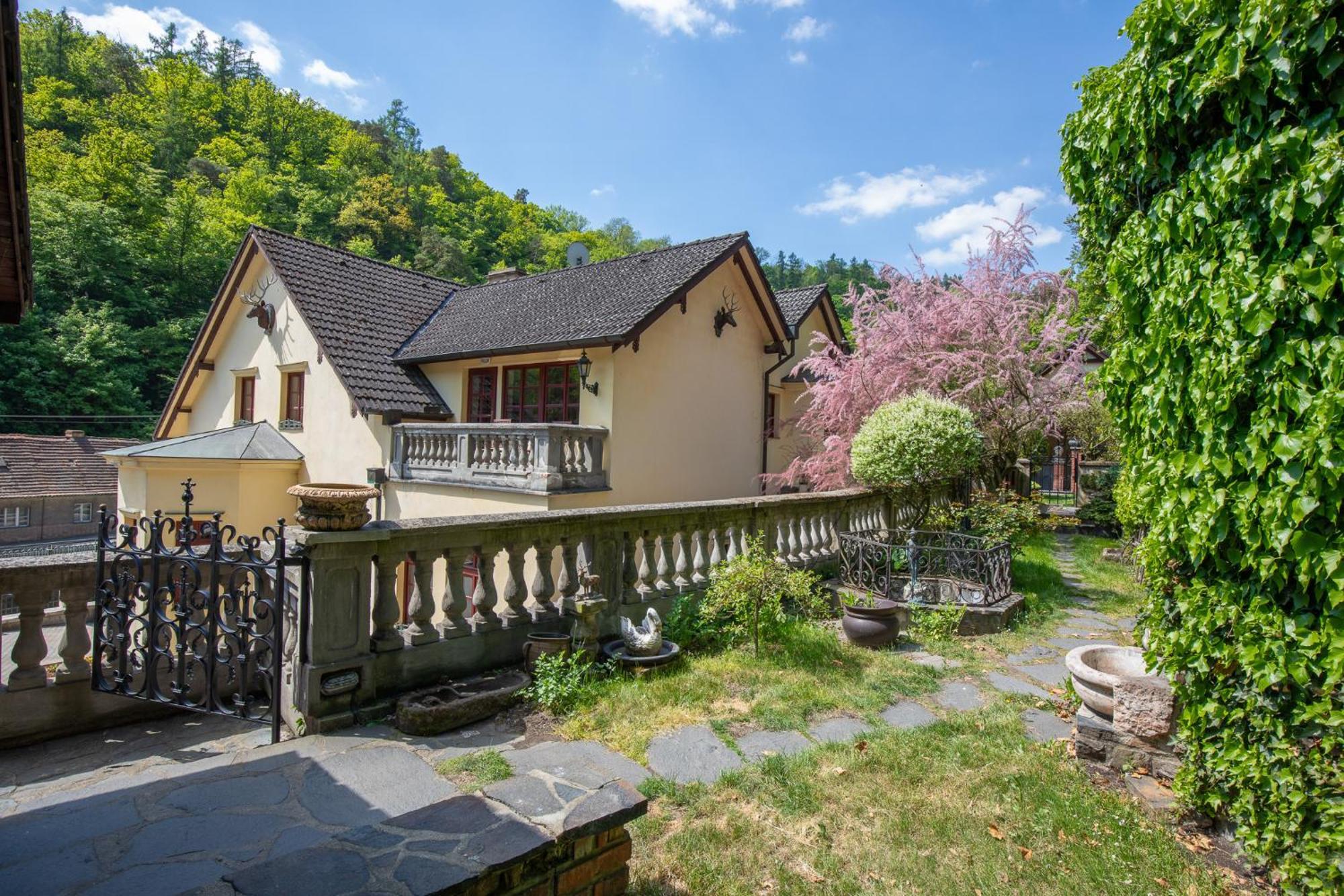 Resort U Jelena Křivoklát Buitenkant foto