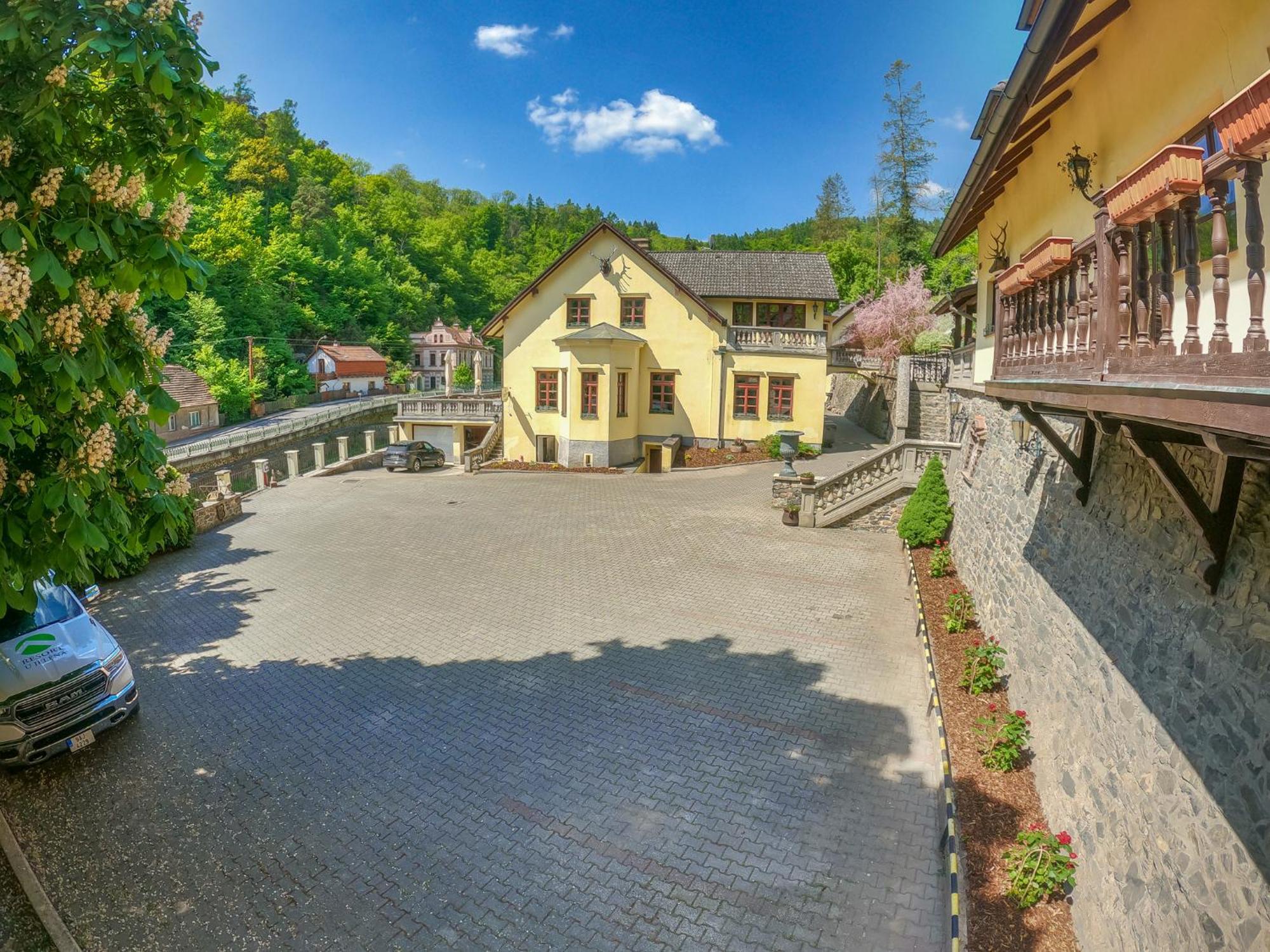 Resort U Jelena Křivoklát Buitenkant foto