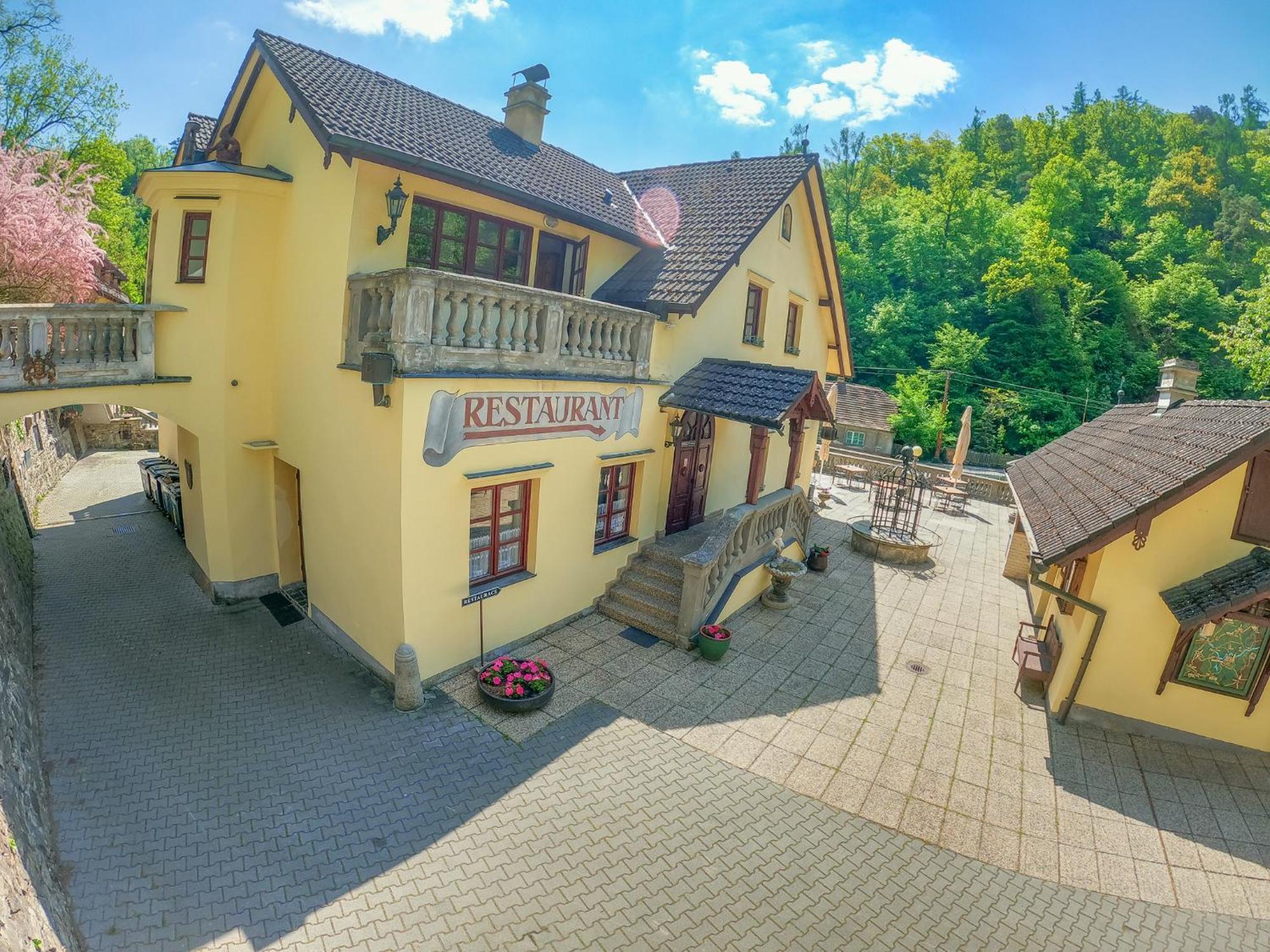 Resort U Jelena Křivoklát Buitenkant foto