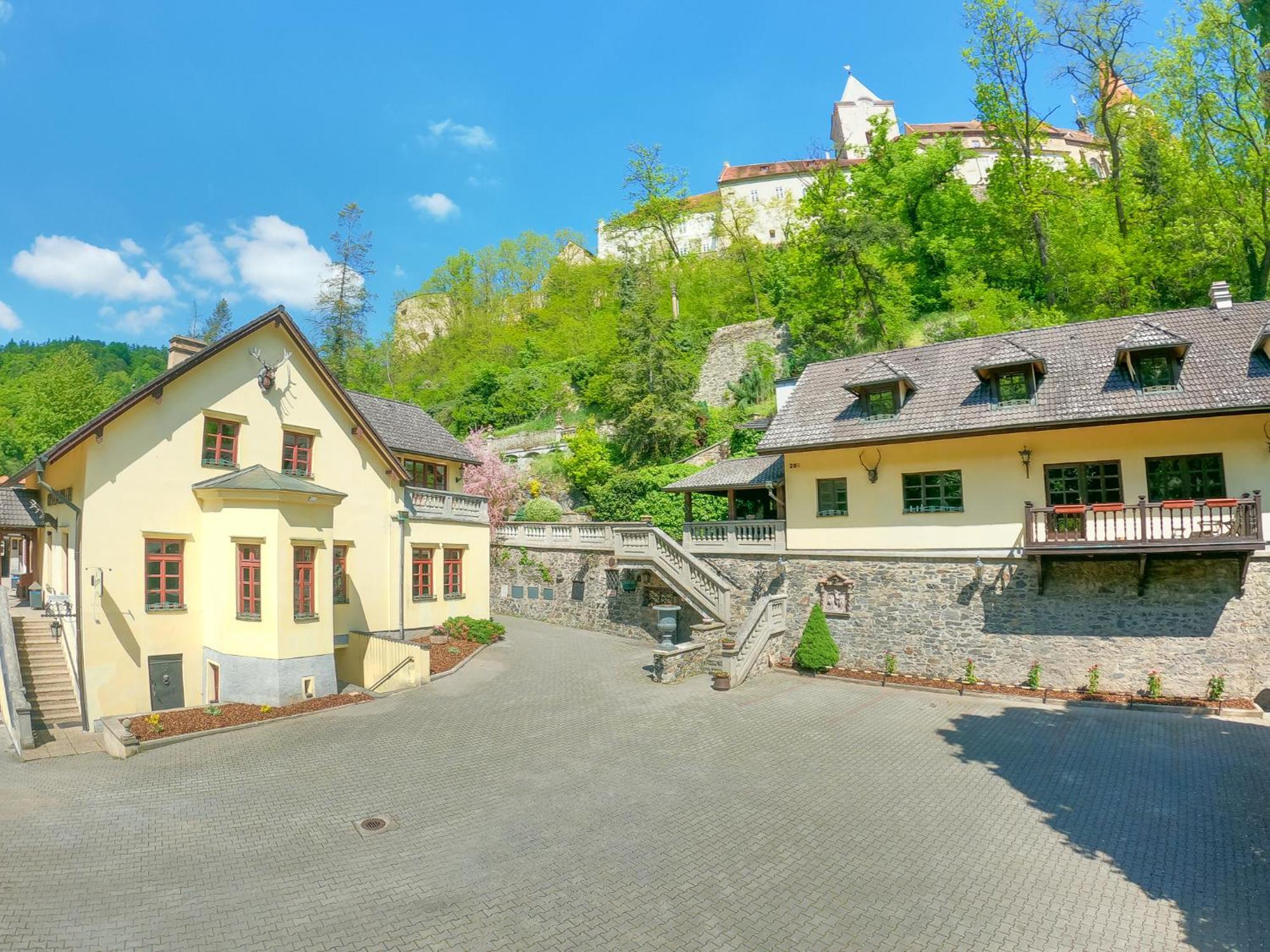 Resort U Jelena Křivoklát Buitenkant foto